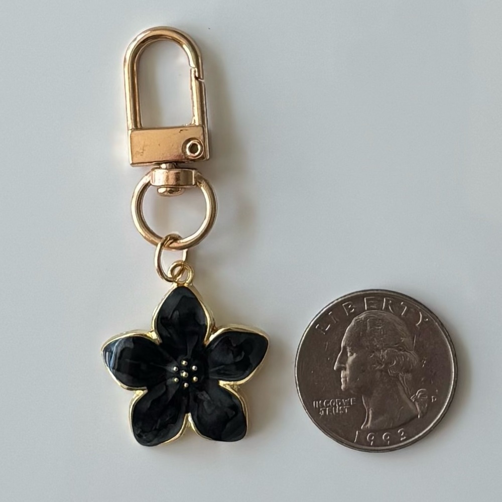 Flower Bag Charm Keychain - Black and Gold - Picture 2 of 4